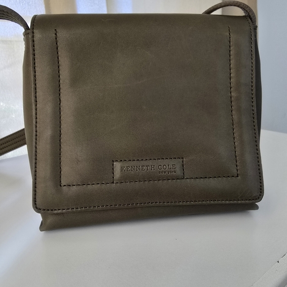 Kenneth Cole Bag - Picture 3 of 8